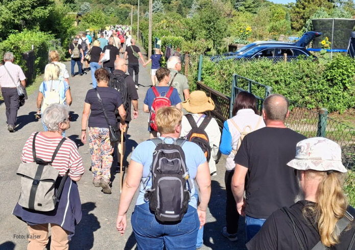Dresdner Gartenfreunde wandern durchs BUGA-Gelände 2033
