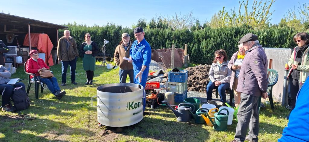 Kon-Tiki Schulung für Pflanzenkohle Kleingärtner